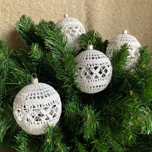 Crochet White Christmas Balls, Tree Ornaments, Handcrafted Christmas Tree Toys, New Year Gift, Handmade Tiny Home Decor, Set of 4 Balls