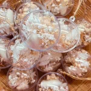 4 x cream and white neutral Christmas clear baubles filled with dried flowers