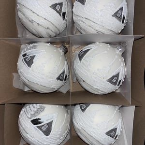 Set of 6 White Christmas Baubles (10 cm) – Cozy Cottage Design